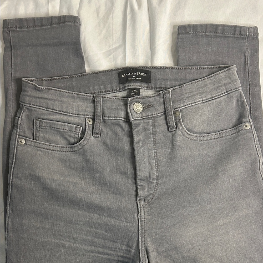 Banana Republic Women's Skinny Jeans in Light Gray